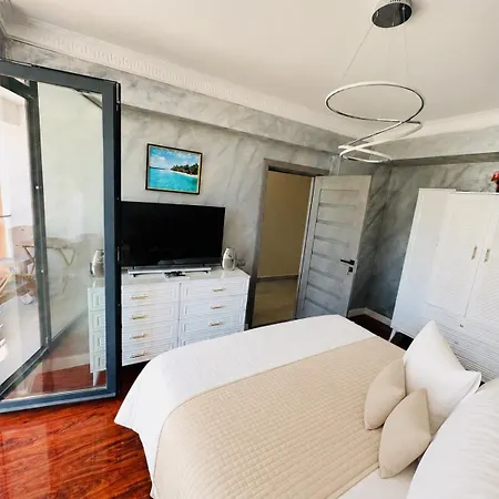 Roco Tower Mamaia Sea View Daire Köstence